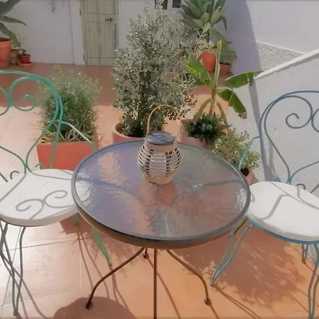 Cozy Apartment With Private Courtyard Barcarena Exterior photo