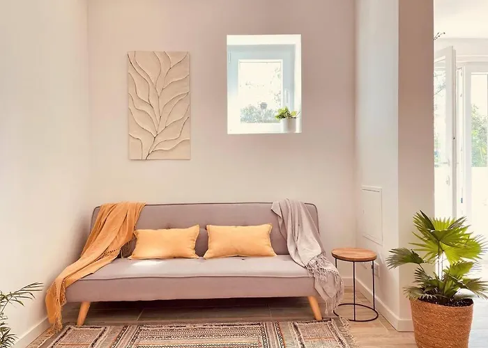 Cozy Apartment With Private Courtyard