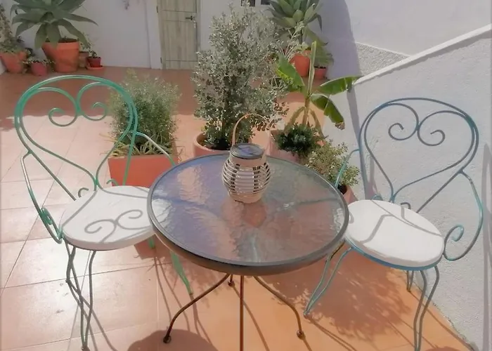 Cozy Apartment With Private Courtyard