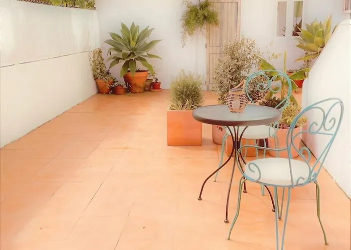 Cozy Apartment With Private Courtyard