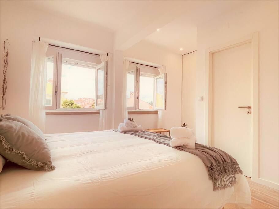 Cozy With Private Courtyard Apartment Barcarena