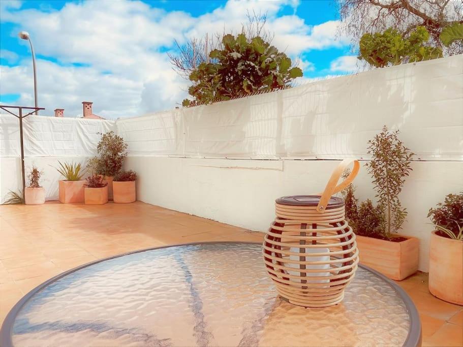 Cozy With Private Courtyard Apartment Barcarena
